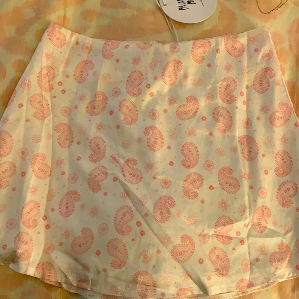 Princess Polly mini pink and white paisley -tags!